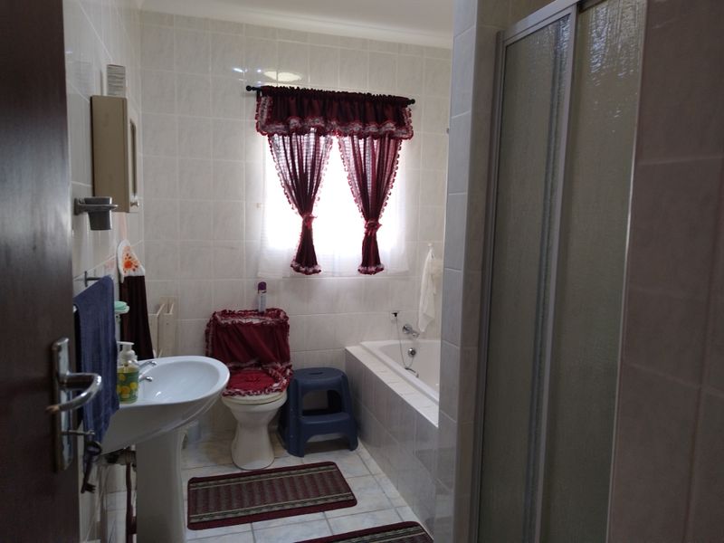 FAMILY HOME IN KLEINBRAK - Photo 9