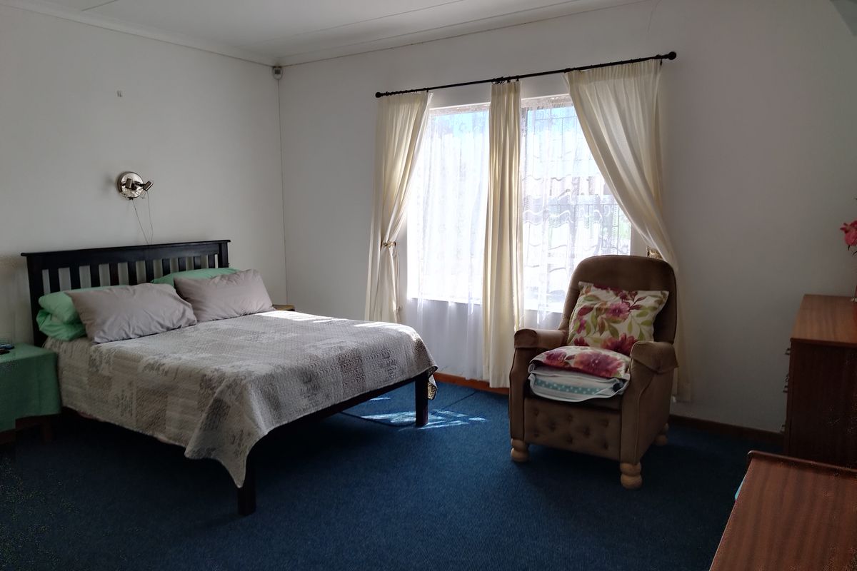 FAMILY HOME IN KLEINBRAK - Photo 5