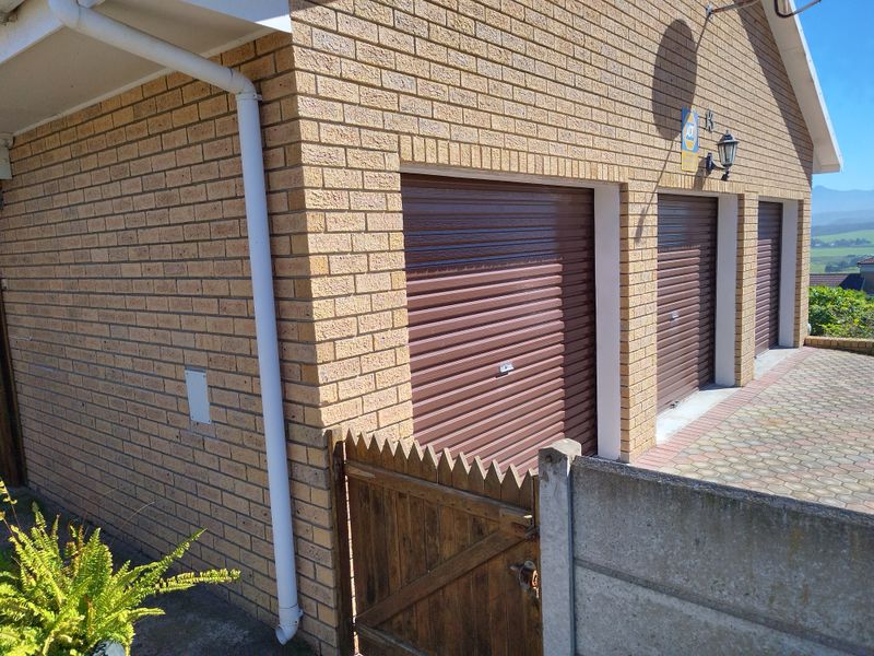 FAMILY HOME IN KLEINBRAK - Photo 3