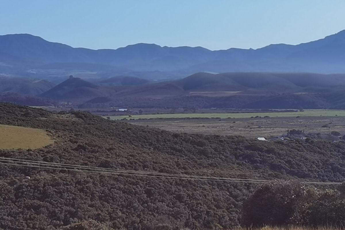 Stunning 3-Bedroom, 2.5-Bathroom Home in Hartland Lifestyle Estate - Photo 5