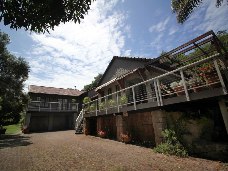 Exquisite and charming 4-bedroom home offering the perfect retreat nestled in a quiet area. - Photo 3