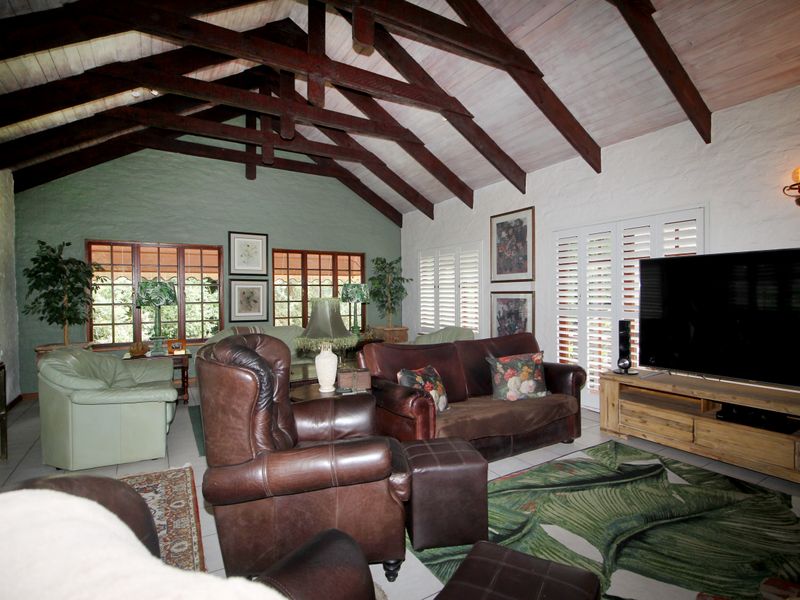 Exquisite and charming 4-bedroom home offering the perfect retreat nestled in a quiet area. - Photo 10