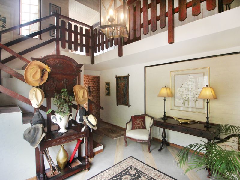 Exquisite and charming 4-bedroom home offering the perfect retreat nestled in a quiet area. - Photo 9