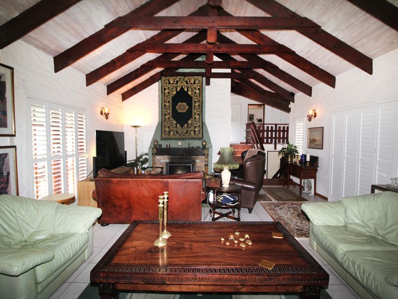 Exquisite and charming 4-bedroom home offering the perfect retreat nestled in a quiet area. - Photo 4