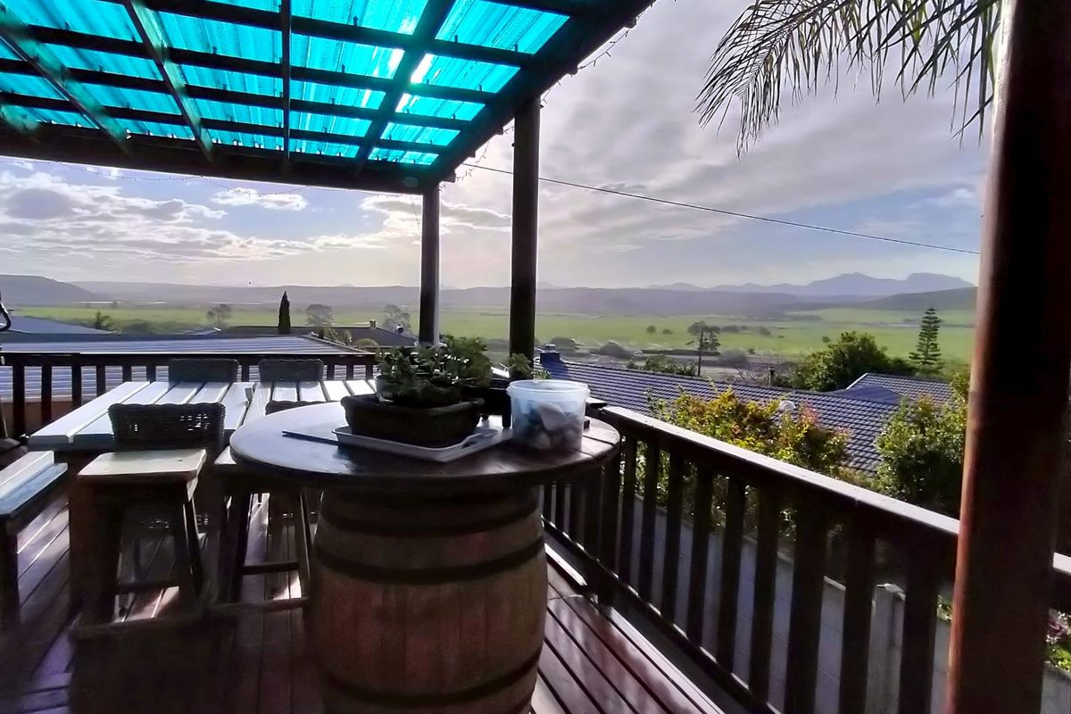 ENTERTAINER'S DREAM IN THE HEART OF THE GARDEN ROUTE - Photo 5