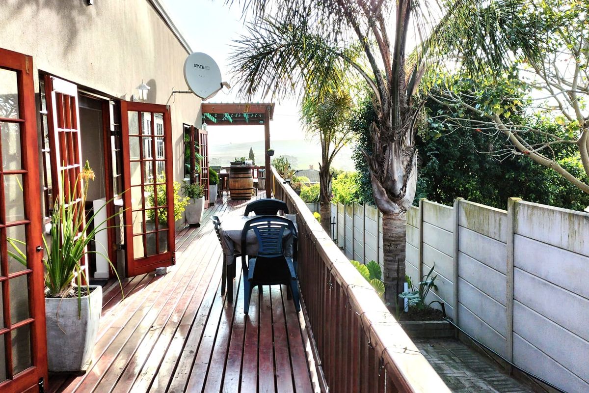 ENTERTAINER'S DREAM IN THE HEART OF THE GARDEN ROUTE - Photo 3