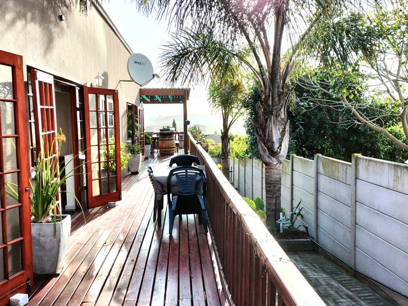 ENTERTAINER'S DREAM IN THE HEART OF THE GARDEN ROUTE - Photo 3