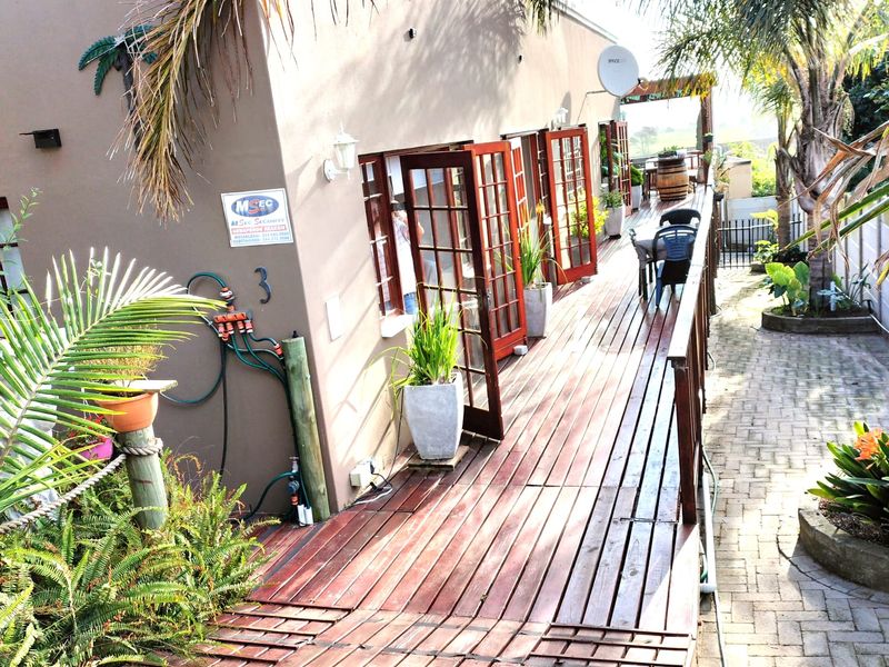 ENTERTAINER'S DREAM IN THE HEART OF THE GARDEN ROUTE - Photo 2