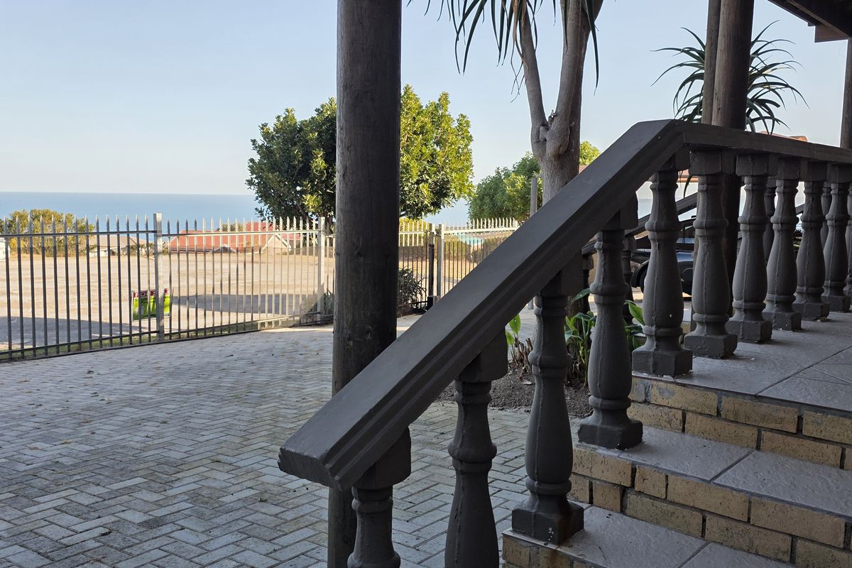 Dual-Living Coastal Retreat with Breathtaking Ocean Views – Dana Bay - Photo 2