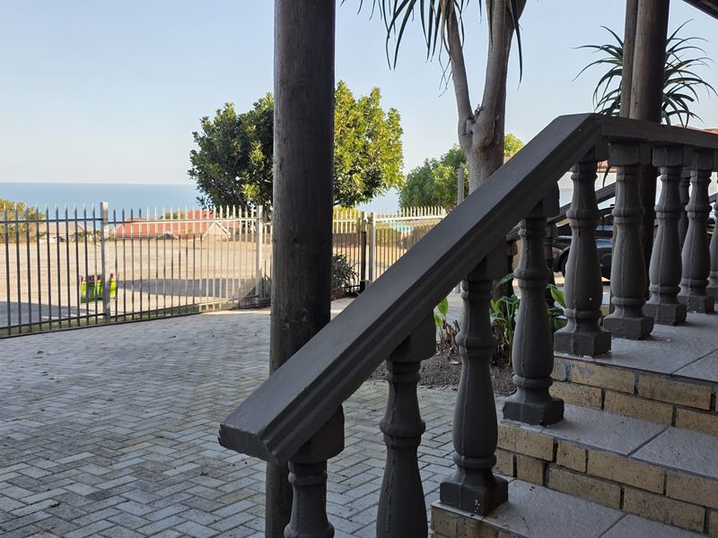 Dual-Living Coastal Retreat with Breathtaking Ocean Views – Dana Bay - Photo 2
