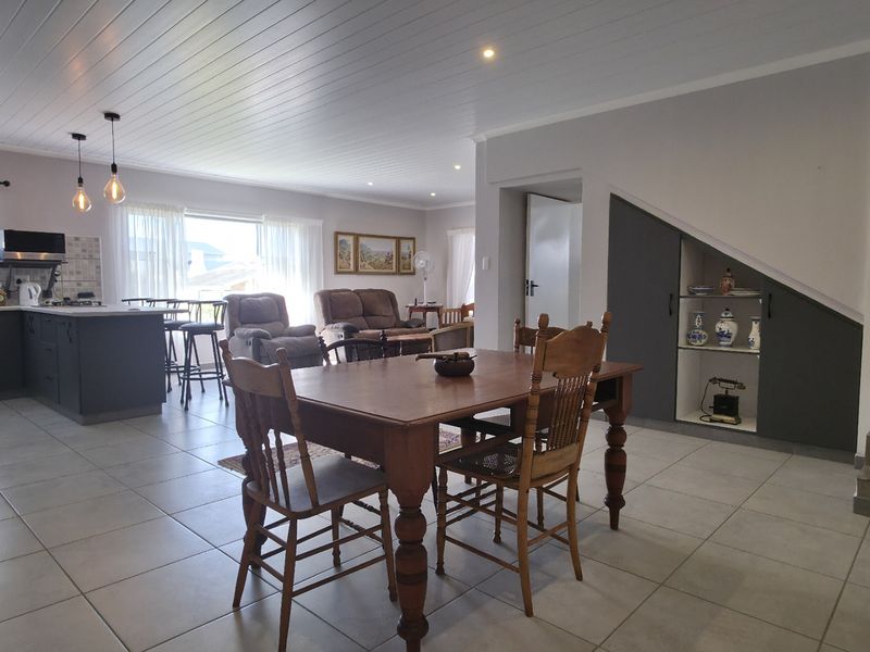 3 Bedroom Seaview house for sale in Boggomsbaai - Photo 7