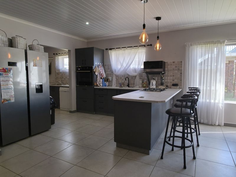 3 Bedroom Seaview house for sale in Boggomsbaai - Photo 5