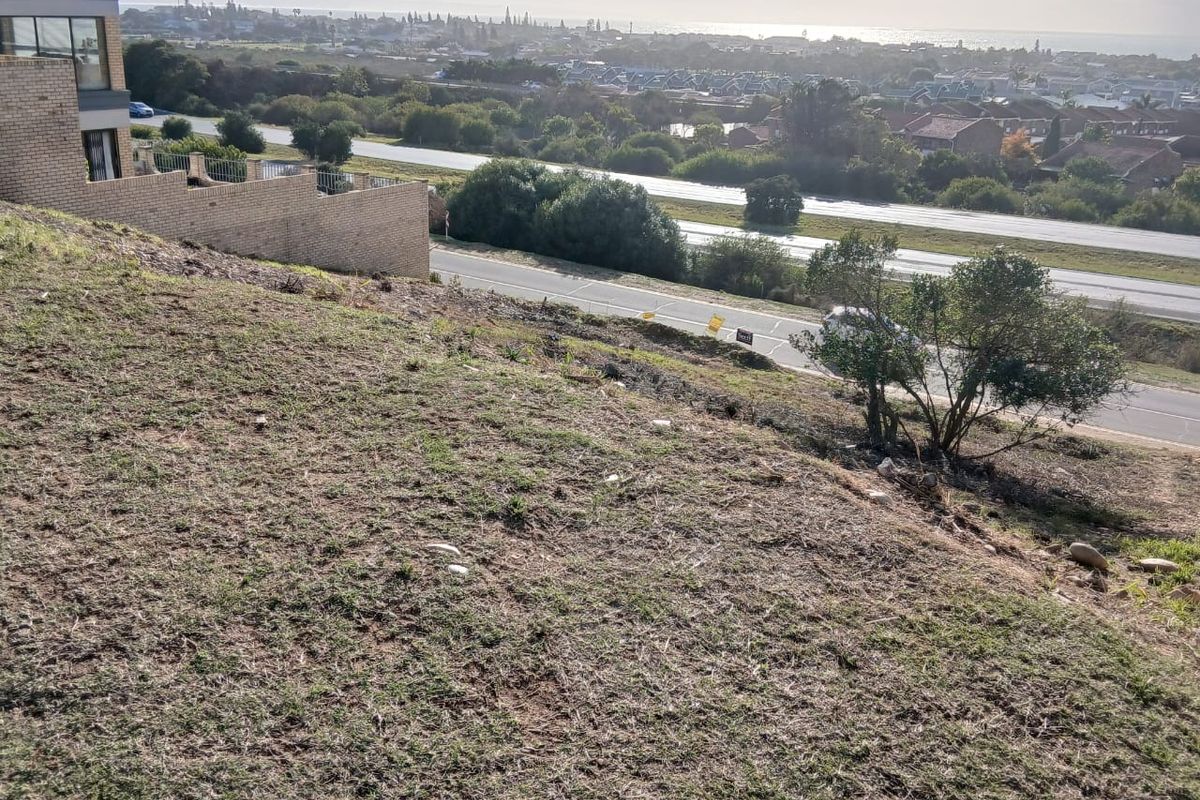 Stunning Sea View Property in Menkenkop, Mossel Bay – 746 sqm - Photo 2