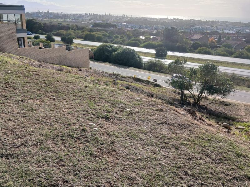 Stunning Sea View Property in Menkenkop, Mossel Bay – 746 sqm - Photo 2