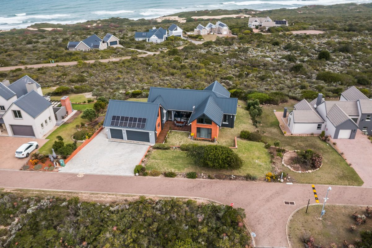 Modern Coastal Living Meets Sustainable Design – Nautilus Bay Estate - Photo 5