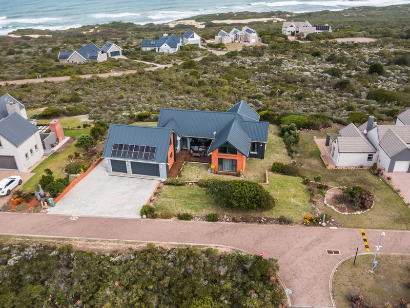 Modern Coastal Living Meets Sustainable Design – Nautilus Bay Estate - Photo 5