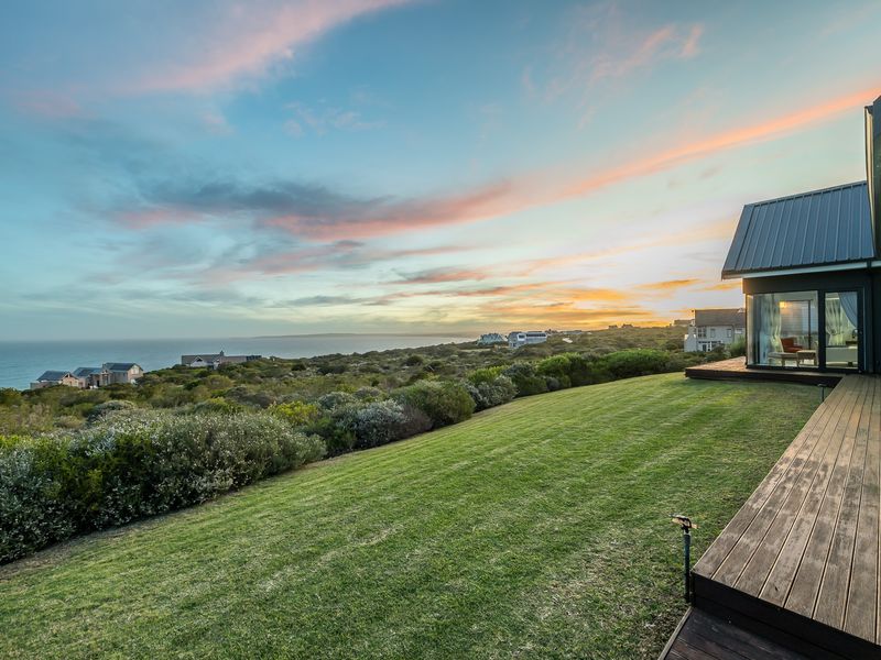 Modern Coastal Living Meets Sustainable Design – Nautilus Bay Estate - Photo 10