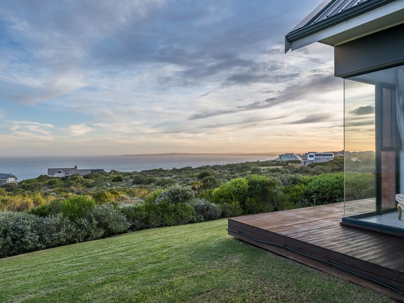 Modern Coastal Living Meets Sustainable Design – Nautilus Bay Estate - Photo 6