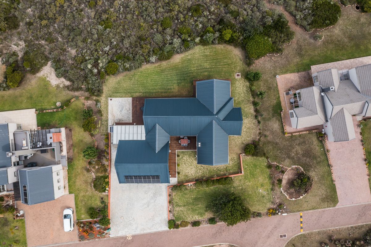 Modern Coastal Living Meets Sustainable Design – Nautilus Bay Estate - Photo 3