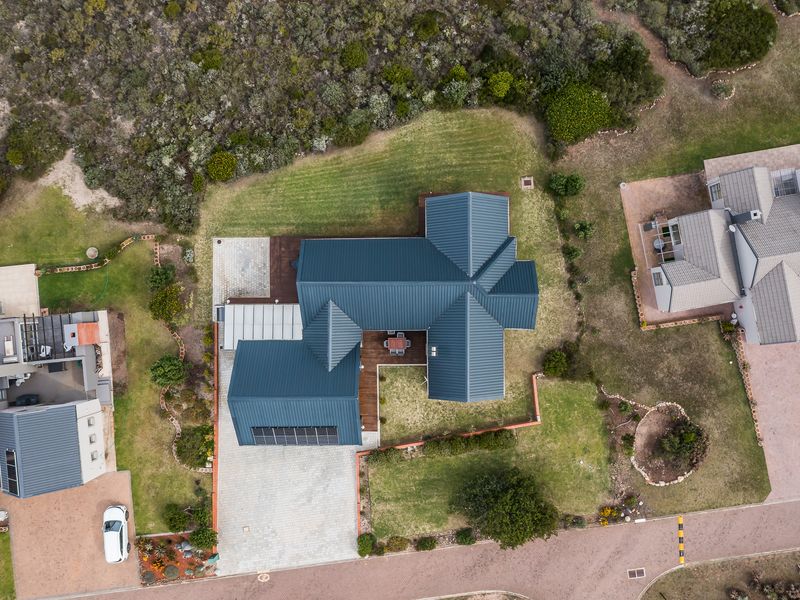 Modern Coastal Living Meets Sustainable Design – Nautilus Bay Estate - Photo 3