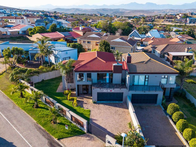 HARTENBOS, MENKENKOP:    Modern Coastal Living with Space, Security & Sea Views - Photo 6