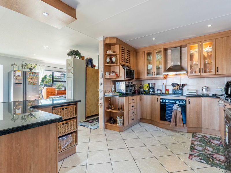 HARTENBOS, MENKENKOP:    Modern Coastal Living with Space, Security & Sea Views - Photo 4