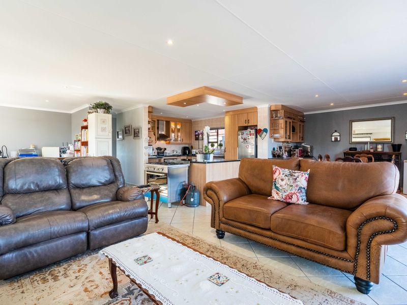 HARTENBOS, MENKENKOP:    Modern Coastal Living with Space, Security & Sea Views - Photo 3