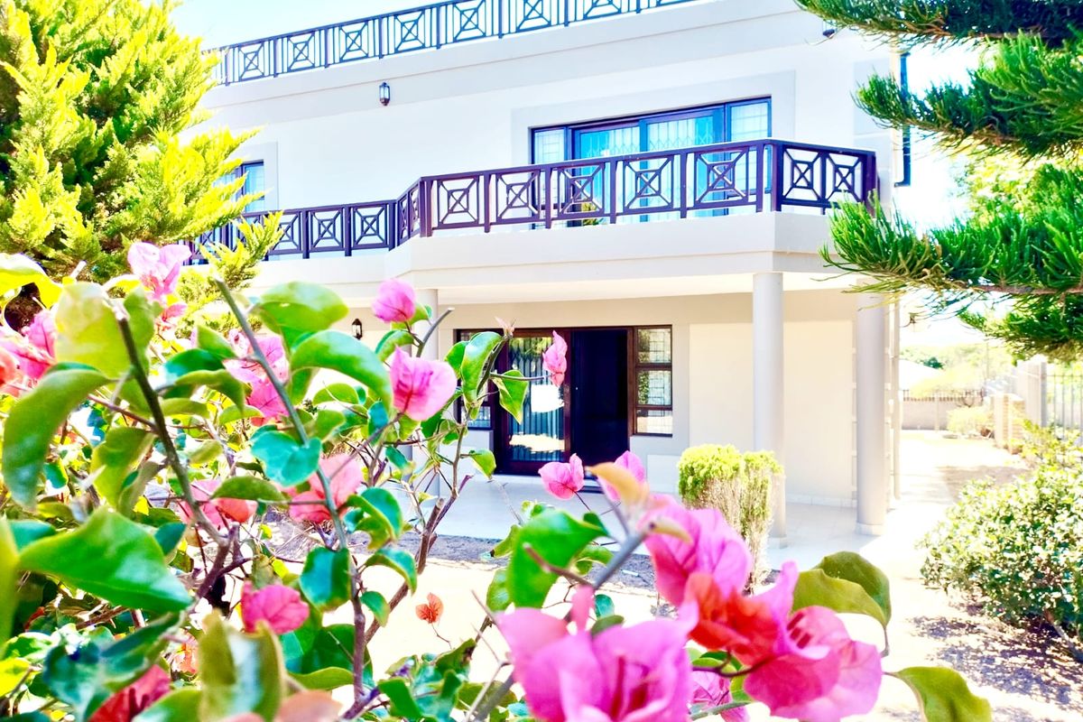 SPACIOUS FAMILY HOME WITH SEA & MOUNTAIN VIEWS IN SOUGHT-AFTER TERGNIET - Photo 2