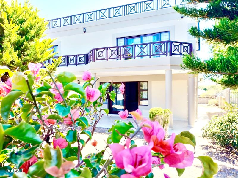 SPACIOUS FAMILY HOME WITH SEA & MOUNTAIN VIEWS IN SOUGHT-AFTER TERGNIET - Photo 2