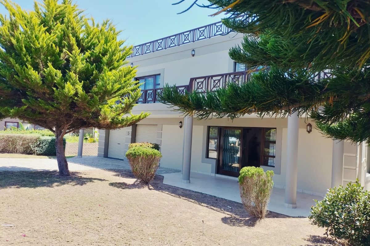 SPACIOUS FAMILY HOME WITH SEA & MOUNTAIN VIEWS IN SOUGHT-AFTER TERGNIET - Photo 3