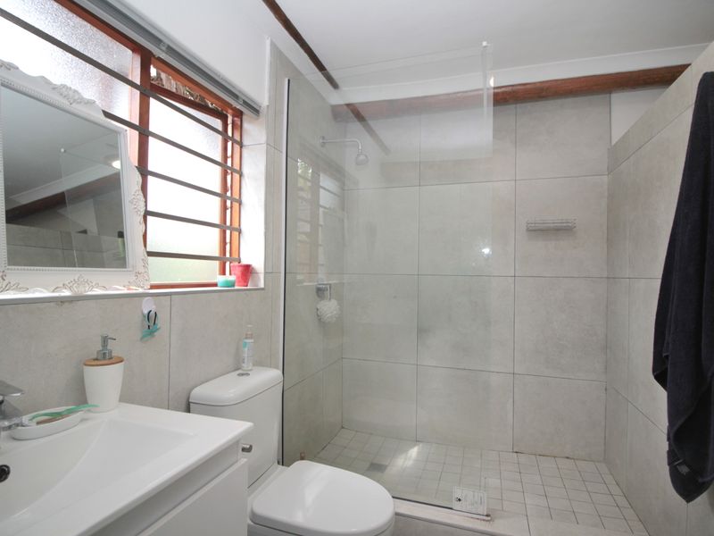 Entertainer’s Dream Surrounded by Nature - Photo 8