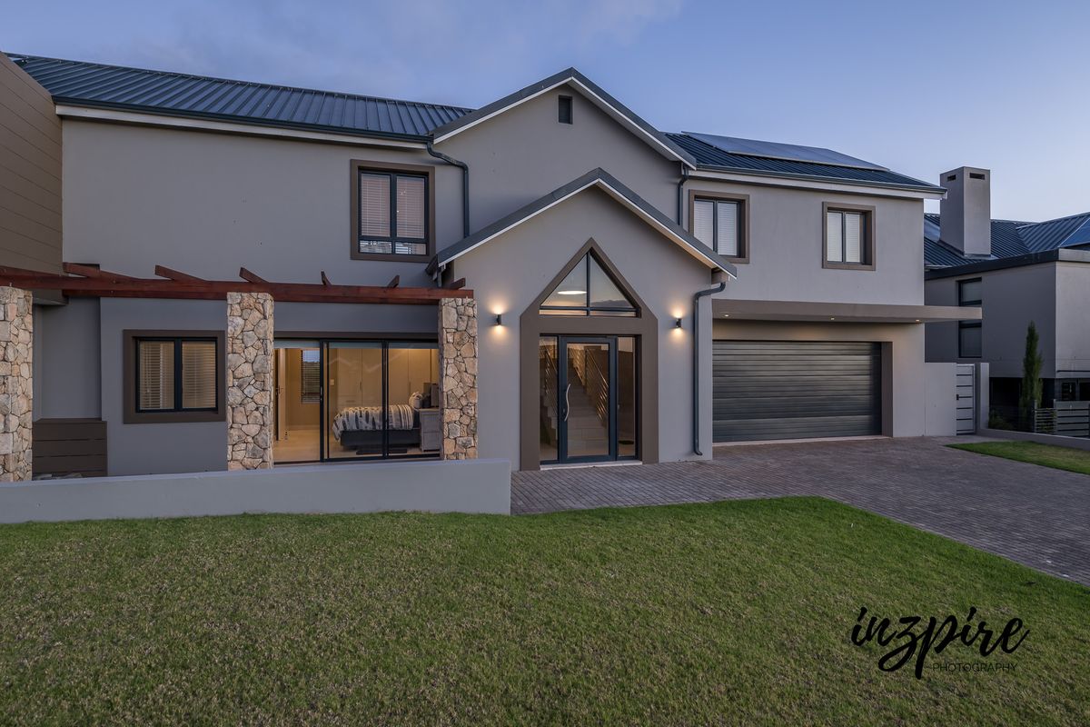 Modern 3-Bedroom Home with Breathtaking Views in Hartland Lifestyle Estate - Photo 2