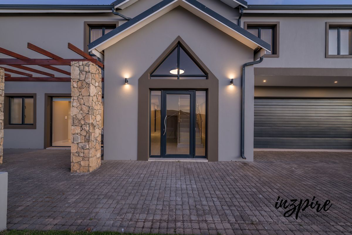 Modern 3-Bedroom Home with Breathtaking Views in Hartland Lifestyle Estate - Photo 3