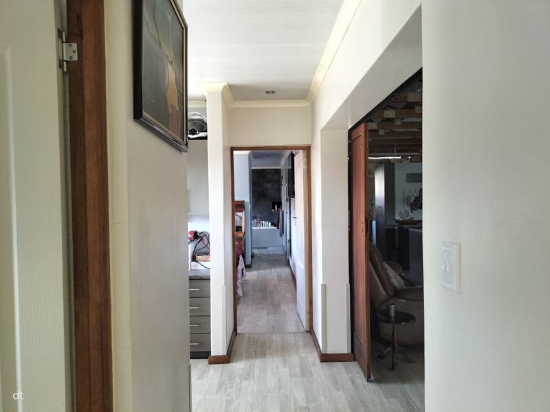 EXCEPTIONAL DUAL-LIVING COASTAL RESIDENCE - TWO HOMES IN ONE - Photo 8