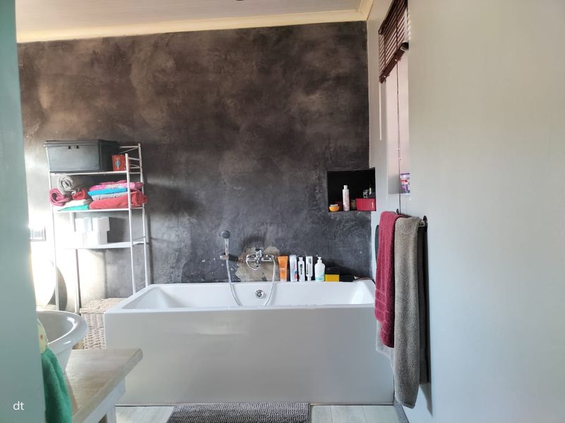 EXCEPTIONAL DUAL-LIVING COASTAL RESIDENCE - TWO HOMES IN ONE - Photo 7