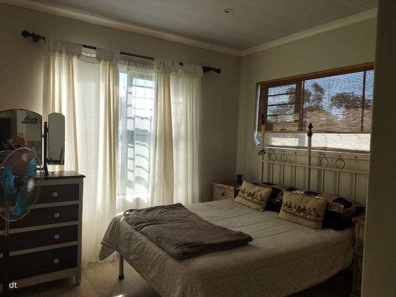 EXCEPTIONAL DUAL-LIVING COASTAL RESIDENCE - TWO HOMES IN ONE - Photo 3