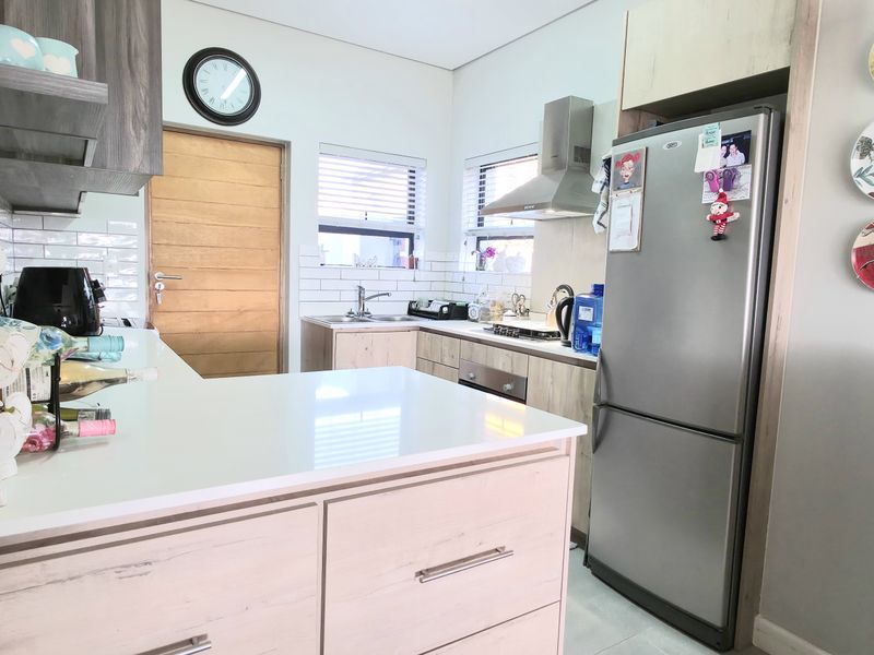 3 Bedroom house for sale in Hartland - Photo 2