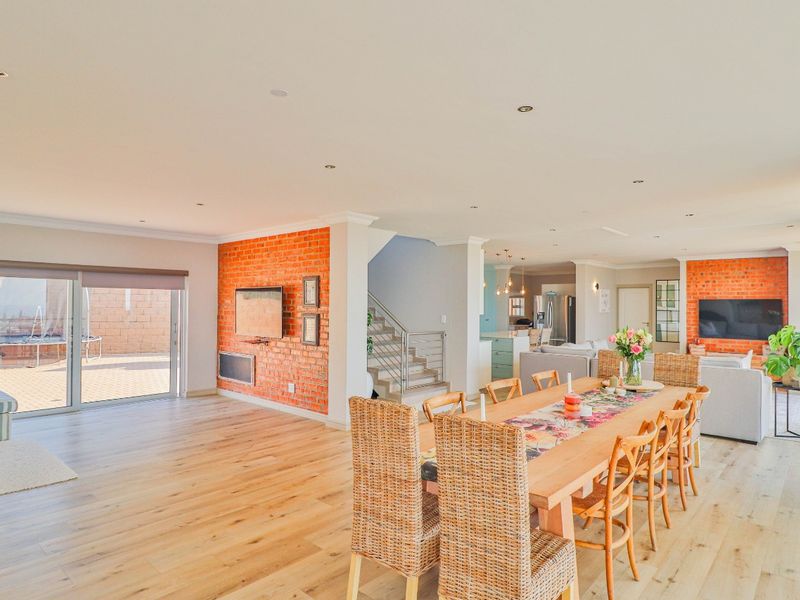 Executive Double-Storey Home With Unobstructed Sea Views in Hartenbosheuwels. - Photo 10