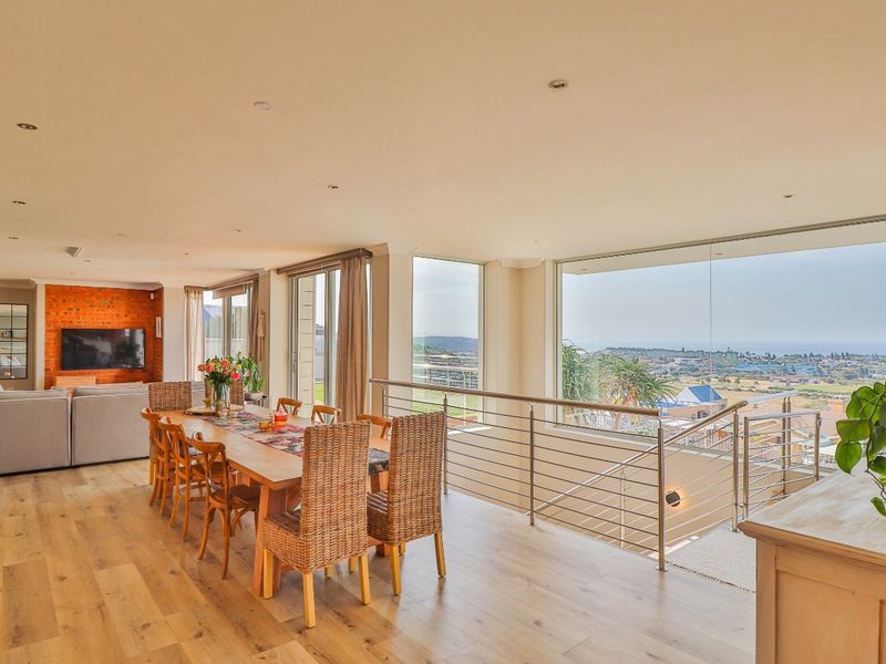 Executive Double-Storey Home With Unobstructed Sea Views in Hartenbosheuwels. - Photo 9