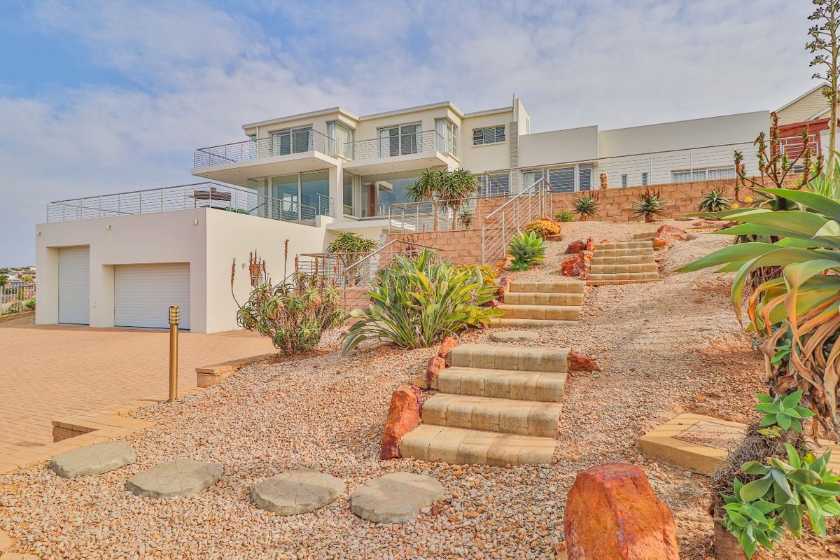 Executive Double-Storey Home With Unobstructed Sea Views in Hartenbosheuwels. - Photo 2