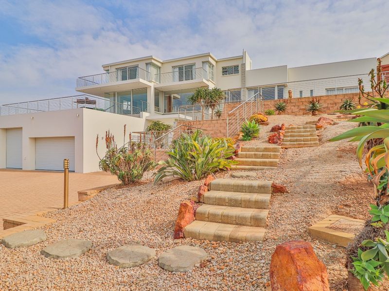 Executive Double-Storey Home With Unobstructed Sea Views in Hartenbosheuwels. - Photo 2