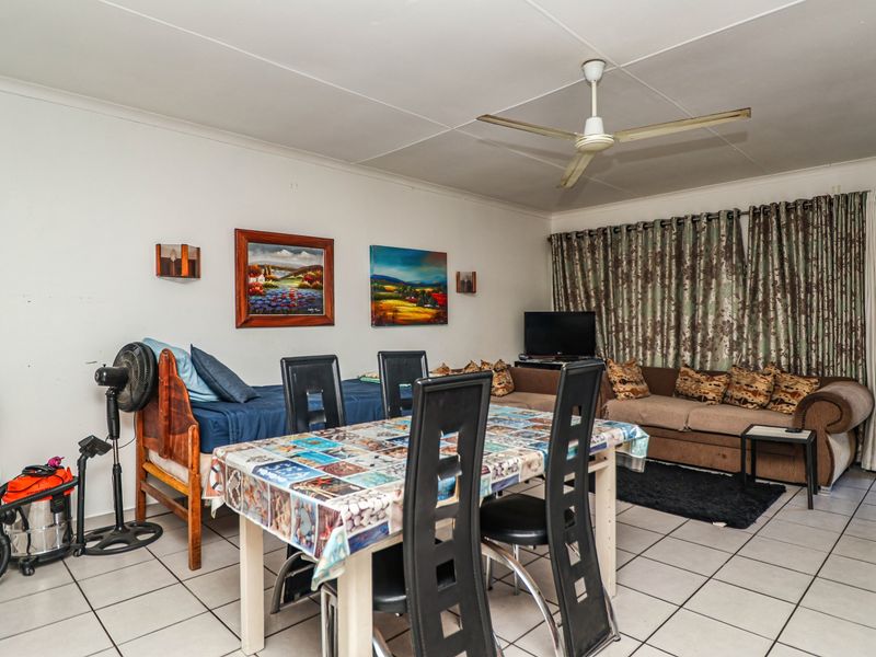 4 Bedrooms Mountain View Haven in Klein-Brakrivier - Photo 6