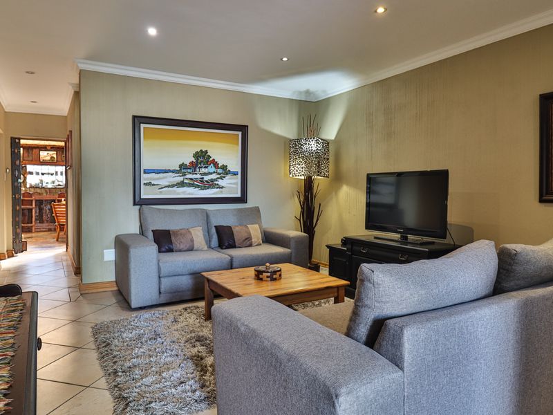 COASTAL ENTERTAINER’S HAVEN IN ISLAND VIEW!! - Photo 10