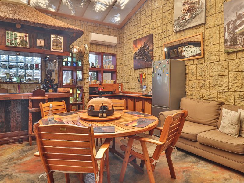 COASTAL ENTERTAINER’S HAVEN IN ISLAND VIEW!! - Photo 7