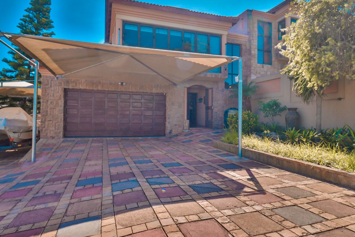 COASTAL ENTERTAINER’S HAVEN IN ISLAND VIEW!! - Photo 2