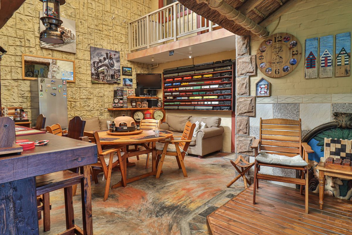 COASTAL ENTERTAINER’S HAVEN IN ISLAND VIEW!! - Photo 5