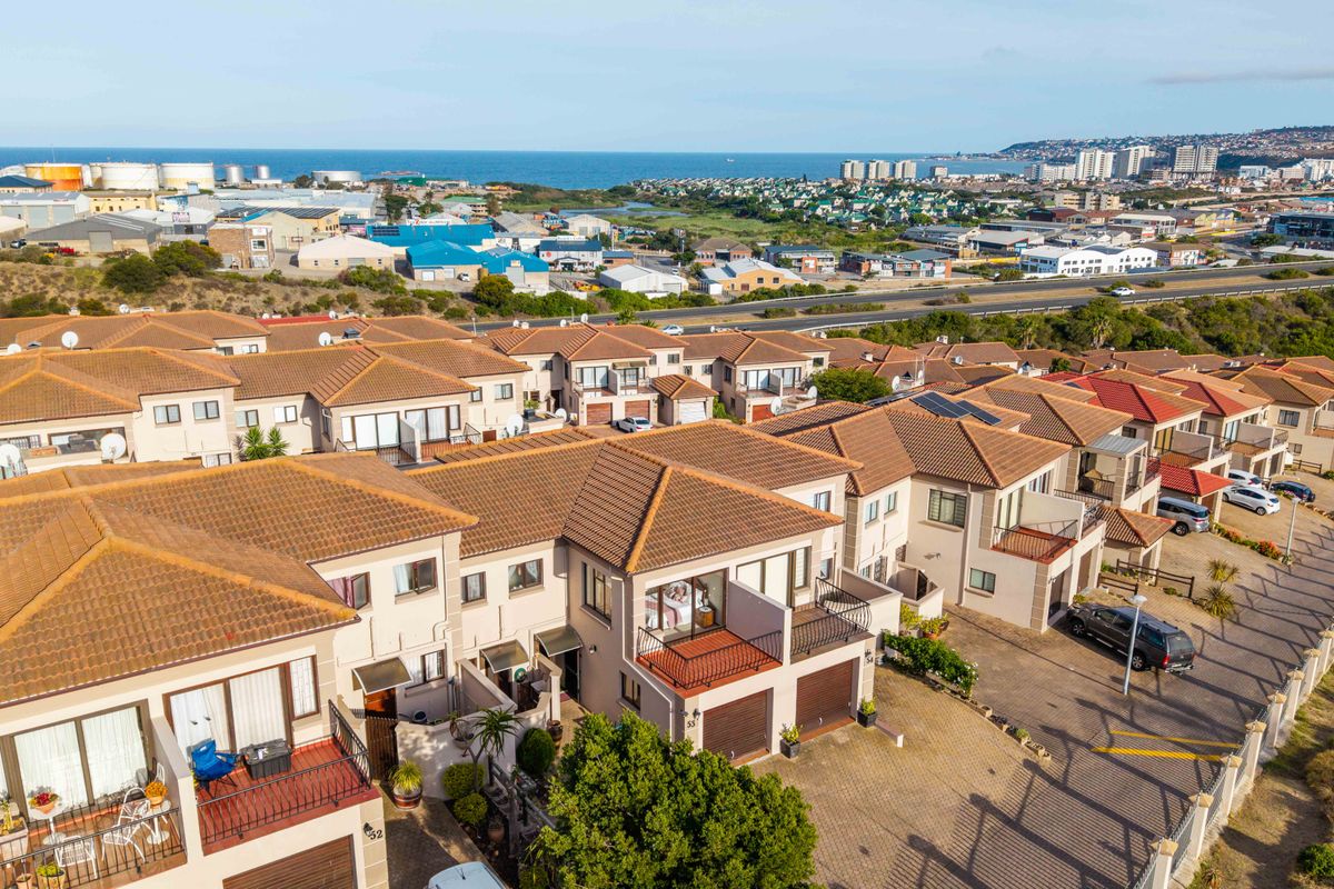 Well-priced, Lock-Up-and-Go, Move-In Ready Townhouse!!! - Photo 3