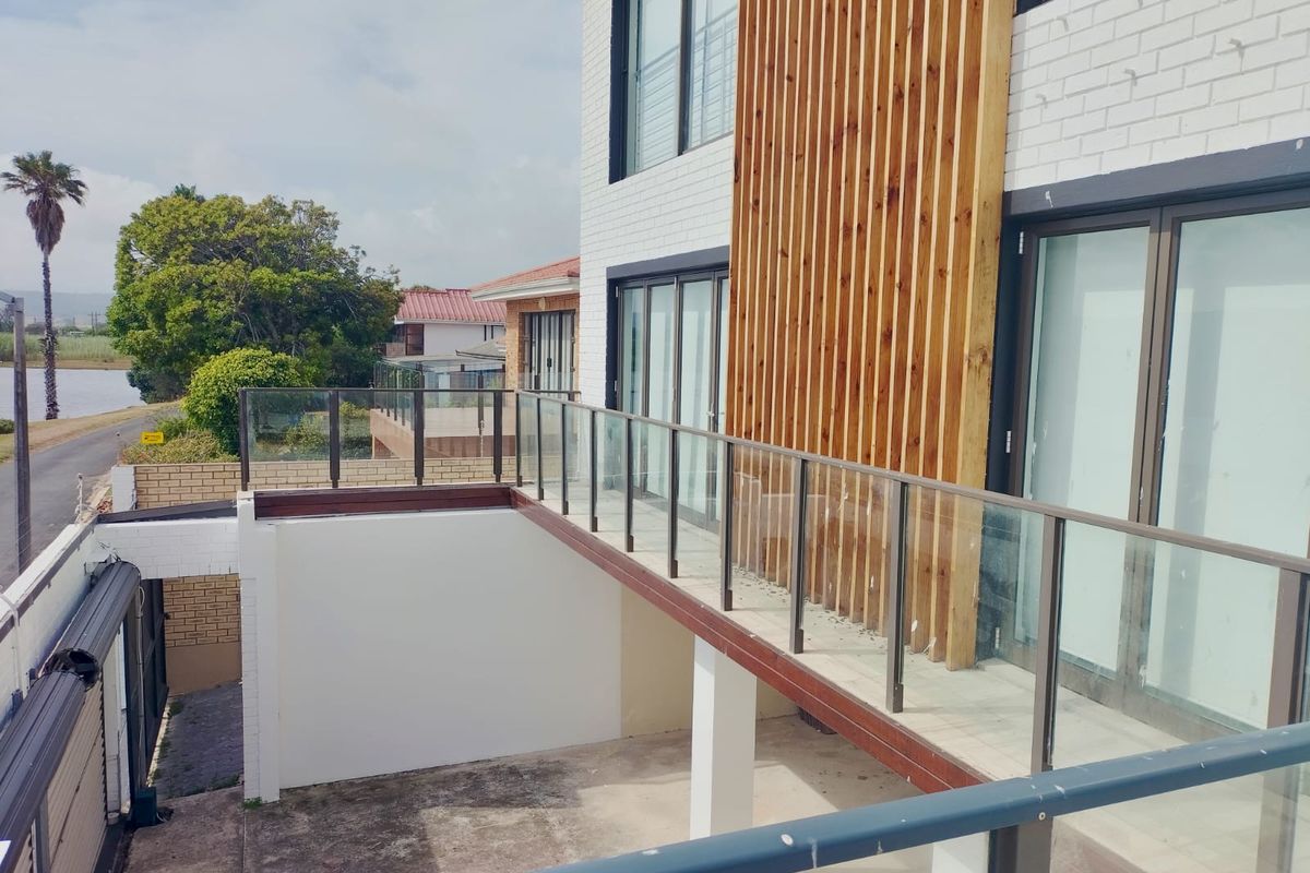 RIVERFRONT PROPERTY - IDEAL GUESTHOUSE OR HOLIDAY RETREAT - Photo 5