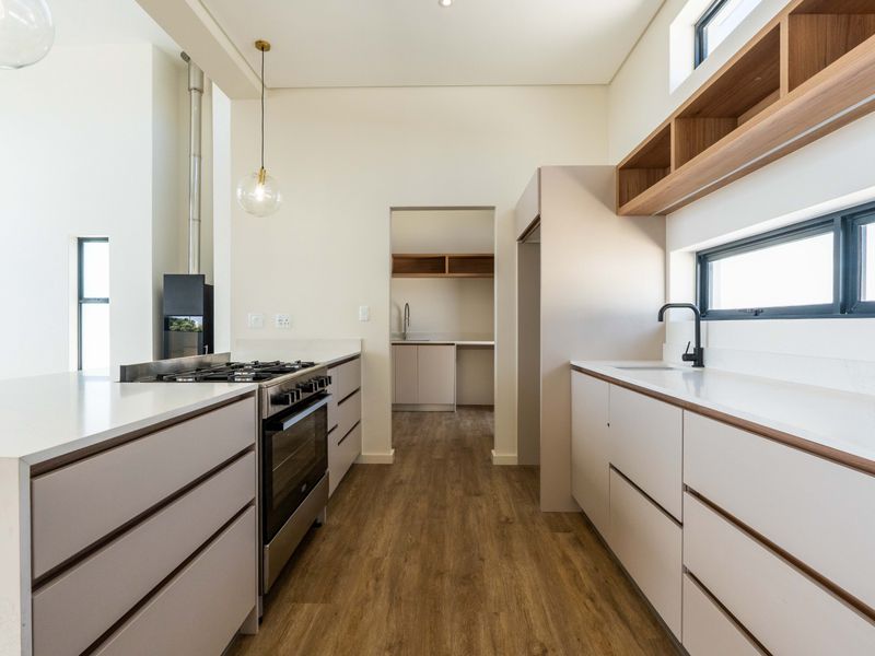 Luxury Redefined: Modern Executive Living in Linkside, Mossel Bay - Photo 7