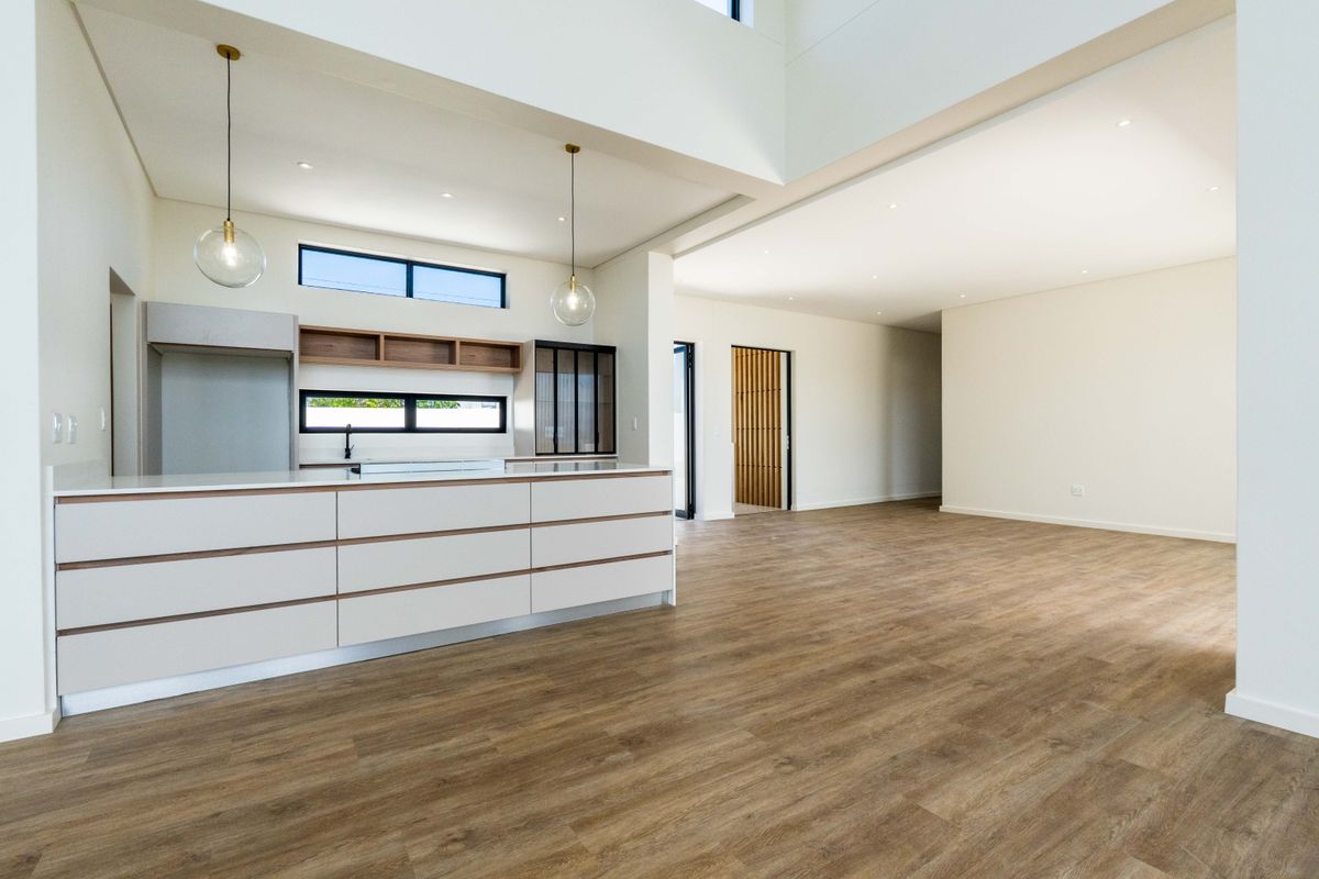 Luxury Redefined: Modern Executive Living in Linkside, Mossel Bay - Photo 4